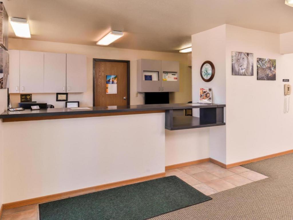 Americas Best Value Inn Missouri Valley Extérieur photo